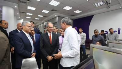 وزير الاتصالات يفتتح مكتب بريد المنصورة المُطور ويتفقد مدرسة WE