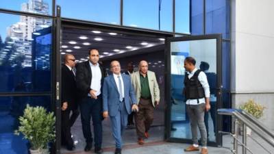 رئيس القابضة للمياه يتابع منظومة العمل بشركة مياه الجيزة