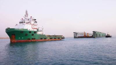 أسامة ربيع: نجاح عملية عبور"الحوض العائم" GREEN DOCK 3 مقطورًا (صور)