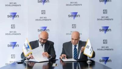 «سكاى أبو ظبى» توقع شراكة إستراتيجية طويلة الأجل مع «seven»