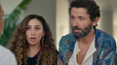 كريم محمود عبدالعزيز يروج لأغنيته الجديدة من فيلم طلقني