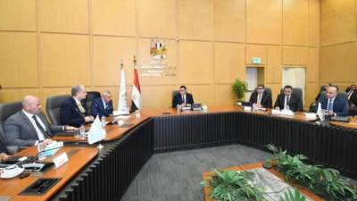 وزير الإسكان يتابع 1700 وحدة سكنية بمنطقة الأعمال المركزية في العاصمة الجديدة
