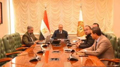 وزير العمل يسلم إعانات بقيمة 2 مليون جنيه لأسر مصابي عمالة غير منتظمة