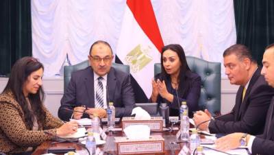 د.مايا مرسي: مجمع الفيوم للملابس الجاهزة يوفر تدريبًا متخصصًا لـ2000 سيدة