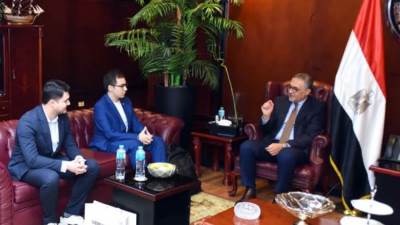 بحث فرص التعاون الاستثماري بين مصر وأوزبكستان في قطاع التكنولوجيا