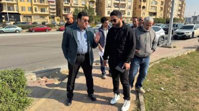 رئيس «القاهرة الجديدة» يوجه بتكثيف أعمال صيانة الطرق ورفع كفاءة منظومة النظافة
