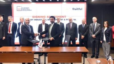 "السويدي للتنمية الصناعية" توقع عقدًا مع "Fruitful البولندية" لإقامة مصنع غذائي بمصر