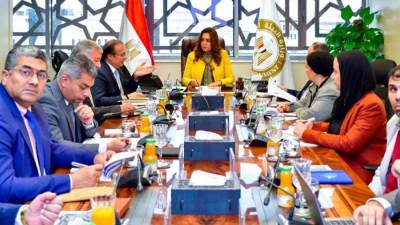 «التنمية المحلية» تبحث مع مستثمرين فرص التوسع في الاستثمارات البيئية بالمحميات الطبيعية