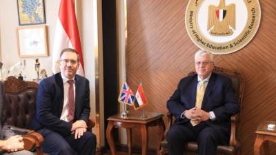 وزير التعليم العالي يبحث مع السفير البريطاني تعزيز التعاون الأكاديمي 