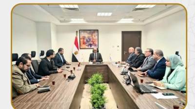 نائب وزير الإسكان يبحث مع شركة كورية توطين صناعة مهمات تحلية المياه