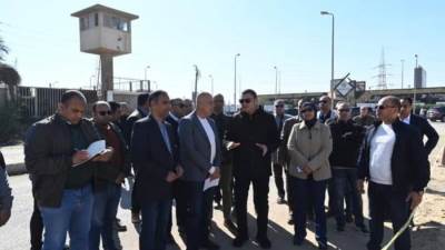 وزير الإسكان يتفقد تطوير الطرق والمحاور بالشيخ زايد