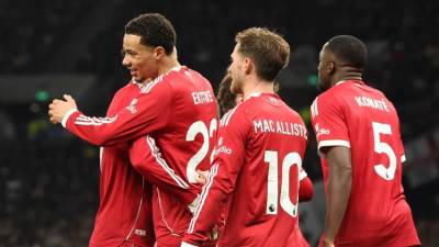 في غياب صلاح.. ليفربول يفوز على توتنهام بثنائية بالدوري الإنجليزي