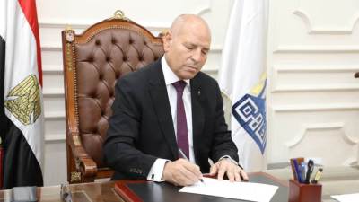 غرامة 5000 جنيه للمخالفين.. محافظ القاهرة يلزم جميع المحلات بوضع صناديق قمامة