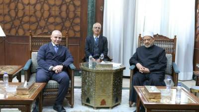 شيخ الأزهر يشدد على الالتزام بالقيم الحضارية والدينية والأخلاقية في جميع التعاملات