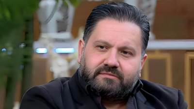 بعد ظهوره على كرسي متحرك..التفاصيل الكاملة عن الحالة الصحية للفنان إدوارد