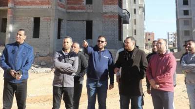 رئيس جهاز مدينة السادات يوجه بتكثيف تنفيذ المشروعات السكنية والالتزام بمعايير الجودة