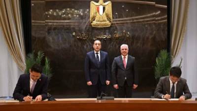 "الحكومة" توقع 3 مشروعات صناعية باقتصادية قناة السويس بقيمة 1.15 مليار دولار