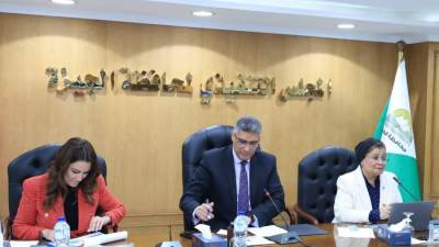 محافظ الجيزة يترأس اجتماع المجلس الإقليمي للسكان 