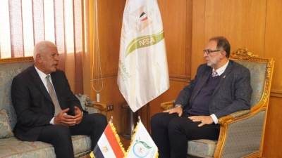 تفاصيل لقاء د. طارق الهوبي ونقيب الزراعيين 