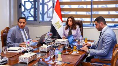 د. منال عوض: توفير 5545 قطعة أرض لمشروعات حياة كريمة