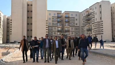 نائب رئيس «المجتمعات العمرانية» يتفقد مشروعات الإسكان والخدمات بالعاشر من رمضان