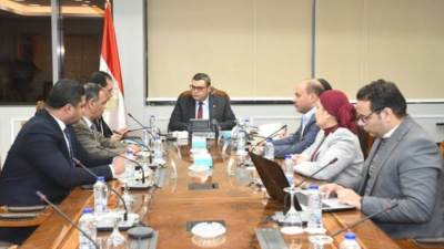 وزير الإسكان يبحث التعاون المشترك مع "الشركة الوطنية للطرق"