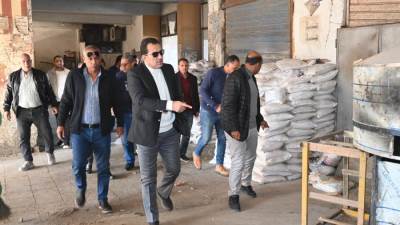 رئيس جهاز العاشر يوجه برفع كفاءة دورات مياه محطة الأتوبيس وتشميع المحال المخالفة