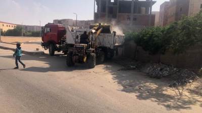 رئيس جهاز العاشر: تنفيذ حملات نظافة موسعة بشرق ومركز المدينة لرفع المخلفات