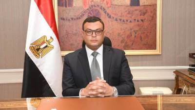 وزير الإسكان يتفقد المحاور والطرق بمدينة الشروق