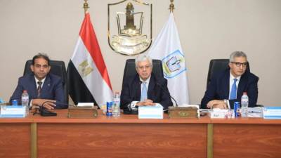 عاشور: تفعيل دور المراكز البحثية وحاضنات الابتكار وريادة الأعمال داخل الجامعات