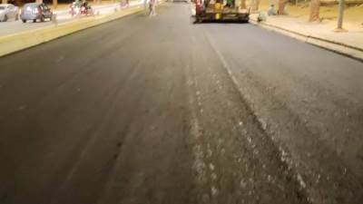 ياسر عبدالحليم: استمرار أعمال رصف ورفع كفاءة الطرق بمدينة حدائق أكتوبر