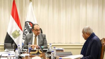 وزير قطاع الأعمال يبحث مع مجموعة "طلعت مصطفى" تطوير فندقي "مينا هاوس وفورسيزون الأقصر"