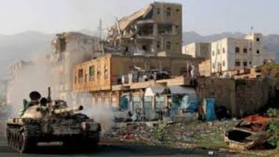 غارات إماراتية وتحذيرات سعودية.. ماذا يحدث في اليمن؟