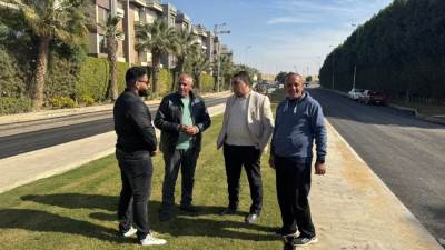 رئيس جهاز القاهرة الجديدة يتابع أعمال الطرق بالمستثمرين الجنوبية بالتجمع الخامس