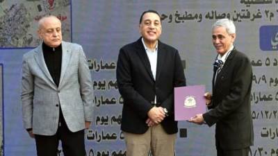 «مدبولي» يسلم عقود 600 وحدة سكنية من حدات «إسكان الطود» بالأقصر