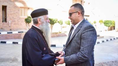 رئيس جهاز العلمين الجديدة يهنئ الأقباط بمناسبة عيد الميلاد المجيد