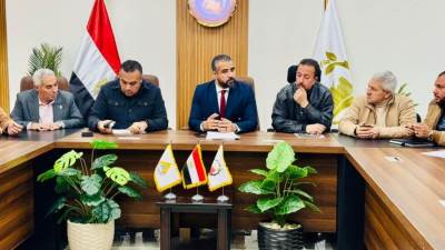 محمود مراد يترأس الاجتماع الأسبوعي لمتابعة أعمال اللجنة العقارية بالعبور الجديدة