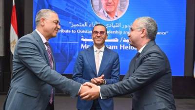 وزير الاستثمار يشهد تسليم وتسلم رئاسة الهيئة العامة للاستثمار والمناطق الحرة