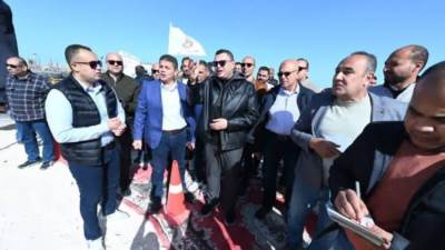 وزير الإسكان يتفقد تطوير قرى مارينا ومشروع البحيرات والبوغاز