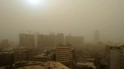 حالة الطقس.. رياح قوية محملة بالأتربة تغطى سماء القاهرة والجيزة