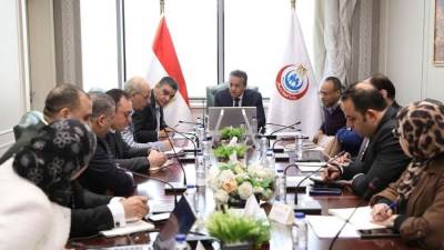 عبدالغفار: دراسة إنشاء مركز امتياز متخصص بالجراحة الروبوتية وتغيير المفاصل بالمستشفيات