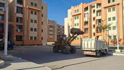 جهاز حدائق العاشر يواصل جهوده المكثفة لرفع كفاءة منظومة النظافة والتجميل