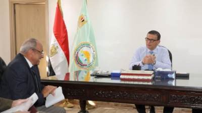 وزير الزراعة يبحث مع "فلاحة البساتين" تعزيز التعاون لدعم القطاع الزراعي