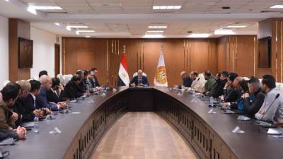 وزير العمل يبحث التحديات التي تواجه شركات إلحاق العمالة بالخارج