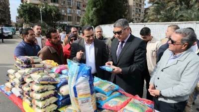 محافظ الجيزة يفتتح سوق اليوم الواحد بشارع الصوامع في حي إمبابة