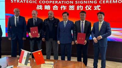 بـ500 مليون دولار.. توقيع اتفاقية مجمع صناعي للطاقة الشمسية بطاقة 5 جيجاوات