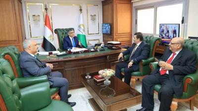 محافظ الجيزة يبحث استعدادات إقامة بطولة كأس العالم للقوة البدنية بمنطقة الهرم