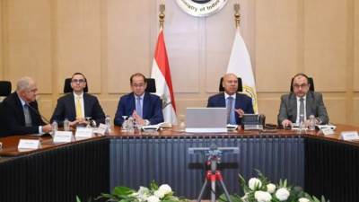 الصناعة: توفير حوافز جديدة للمستثمرين وتحديث اشتراطات تراخيص مصانع الملابس