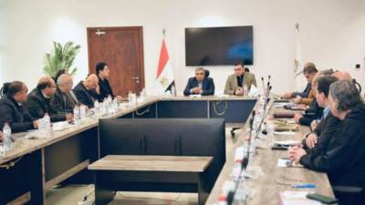 وزير الإسكان ومحافظ الدقهلية يبحثان مشروعات الخدمات ومعوقات السكان بالمنصورة الجديدة