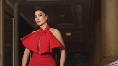 بـ50 ألف جنيه.. نسرين طافش بفستان أحمر مكشوف الصدر في جوي أووردز